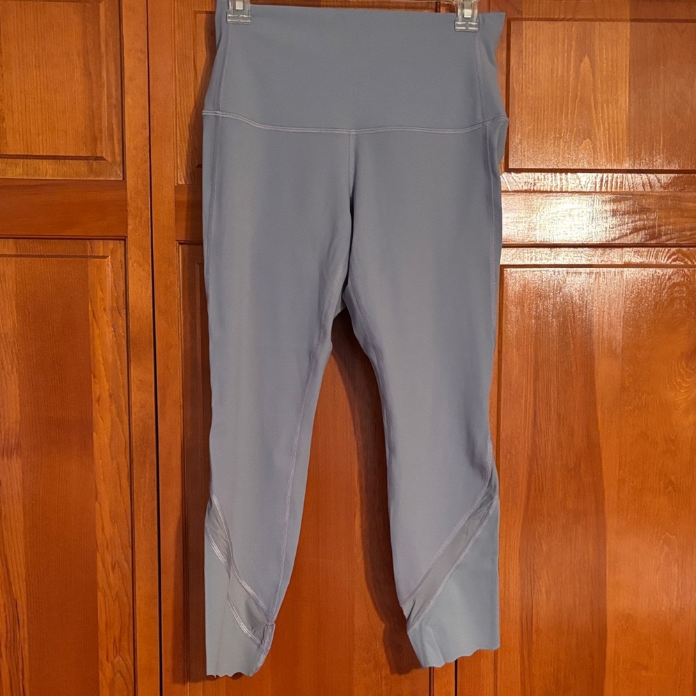 Lululemon wunder under high rise 23” mesh scallop hem in chambray